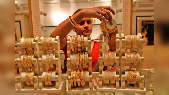 Gold-Silver Rate Today: सोने खरेदीची सुवर्ण संधी, १५ दिवसांत १५०० रुपयांनी स्वस्त; चांदीच्या किमतीत झाली घसरण