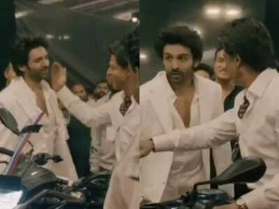 Shahrukh Khan: शाहरुख और कार्तिक का क्यूट वीडियो जीत रहा लाखों दिल, शहजादे के गाल थपथपाते दिखे किंग खान 