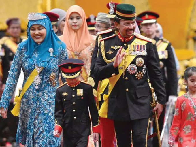 Brunei Sultan Wealth: From a gold plane to the world's largest palace ...