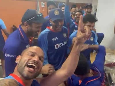 Shikhar Dhawan Video: जीत की खुशी में पगलाए भारतीय खिलाड़ी, सेलिब्रेशन में गब्बर शिखर धवन तो सबसे क्रेजी दिखे 