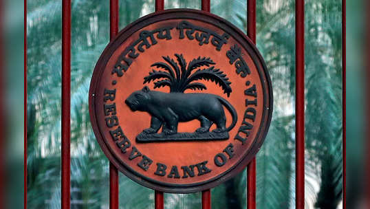 RBI चा ग्राहकांना दणका; ४ बँकांवर निर्बंध, पैसे काढण्यावरही मर्यादा