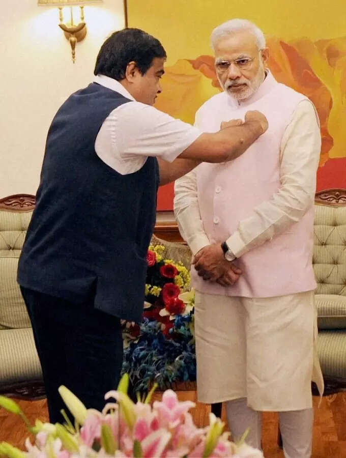 gadkari with modi