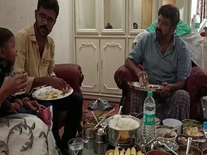 balayya lunch with fan, NBK 107: Balayya Babu Simplicity.. actor nandamuri balakrishna had lunch with his fan in kurnool during nbk107 movie shooting - HOSHYAR PAKISTAN