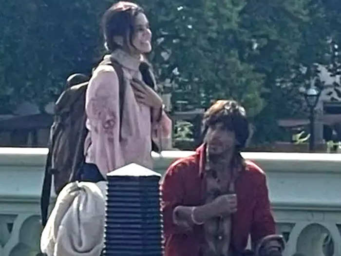 Shah Rukh Khan and Taapsee Pannu