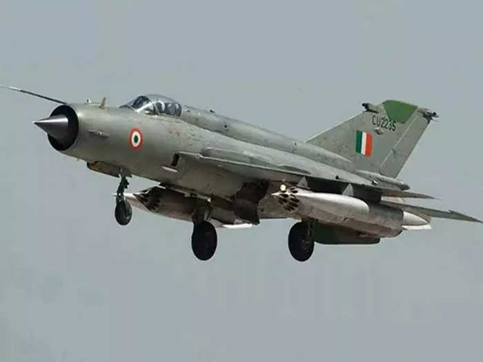 Mig-21 Fighter Aircraft: मिग-21 को यूं ही नहीं कहते खतरों का खिलाड़ी, जानिए 'फ्लाइंग कॉफिन' के बारे में सबकुछ - indian air force mig 21 fighter jets crash history in india and