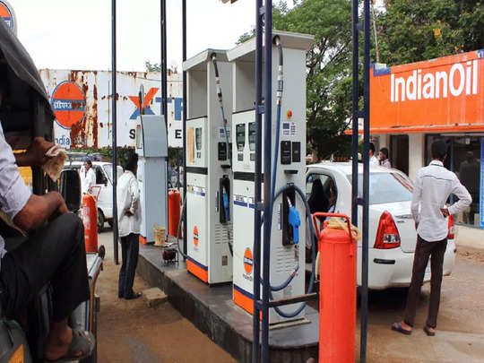 Petrol Diesel Prices: పెట్రోల్ ధరలు పెంచకపోవడంతో దారుణ నష్టం.. ! 
