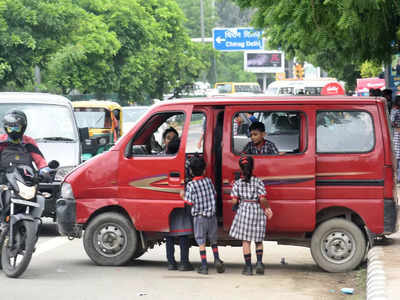 Delhi School Cabs: कैब वालों की रोजी-रोटी, स्कूलों की दिक्कत और रिस्क लेकर बच्चों को प्राइवेट कैब में भेजने की पैरेंट्स की क्या है मजबूरी... स्कूल कैब्स पर स्पेशल रिपोर्ट