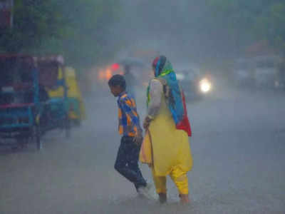 Delhi Weather Forecast: दिल्ली में आज होगी बारिश या खिलेगी धूप, जानिए मौसम का अपडेट 