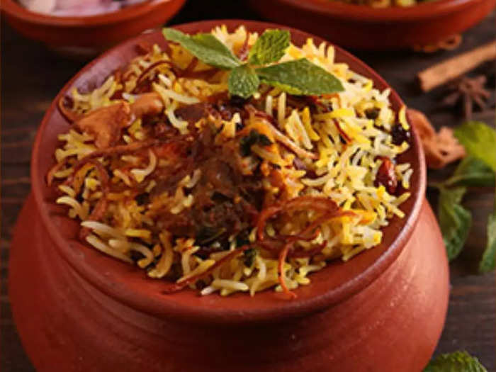 Ambur Biryani: बीफ बिरयानी से परहेज भेदभाव जैसा, फेस्टिवल में जरूर शामिल हो, तमिलनाडु SC/ST आयोग का फरमान