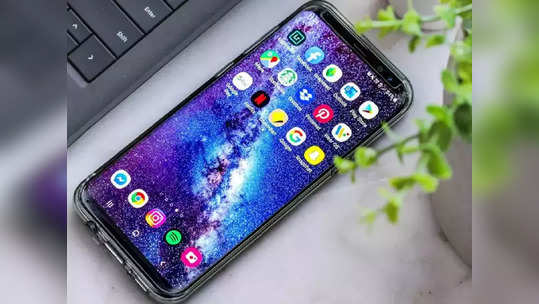 Top Smartphones:  फीचर्सच्या बाबतीत महागडे स्मार्टफोन्स सुद्धा फेल, हेवी बॅटरीसह येणाऱ्या 'या' स्मार्टफोन्सची किंमत ८ हजारांपेक्षा कमी