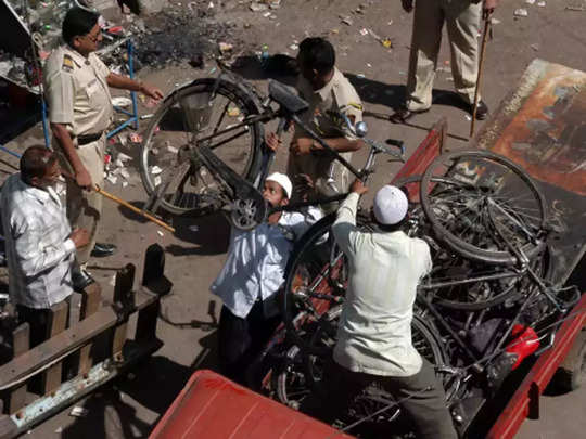 2008 Malegaon Blast News: प्रज्ञा सिंह ठाकुर के नाम पर थी मालेगांव ब्लास्ट में इस्तेमाल हुई बाइक , जज, फरेंसिक एक्सपर्ट ने किया मुआयना 