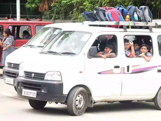 School Cabs In Delhi: ओवरलोडिंग करने वाले स्कूली कैब्स के खिलाफ जारी रही कार्रवाई 