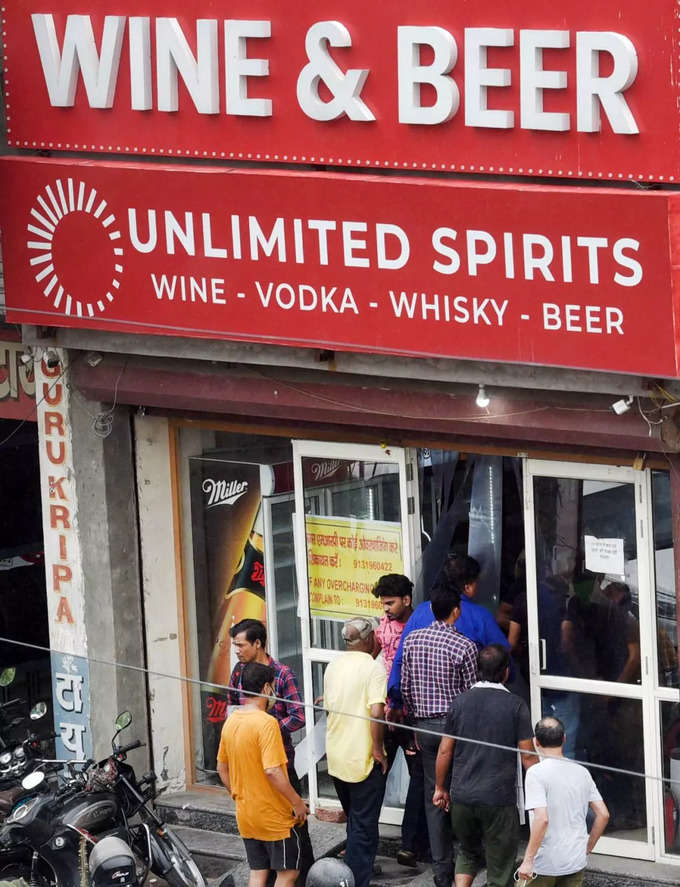 दिल्‍ली में शराब की अब बस 343 दुकानें