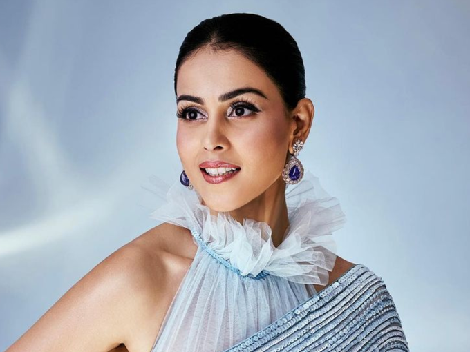 जेनेलिया डिसूजा ने शीयर ब्लाउज और इस चमकीली साड़ी के लिए खर्च कर डाले लाखों रुपये
