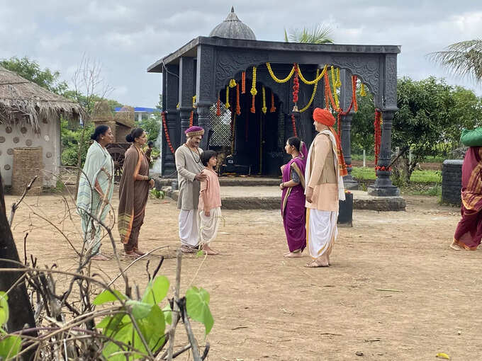 सृष्टी शूटिंग करताना सृष्टी शूटिंग करताना