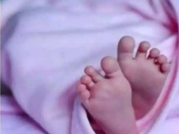 Gujarat News new born baby girl found alive who buried in field by her parents couple arrested by police