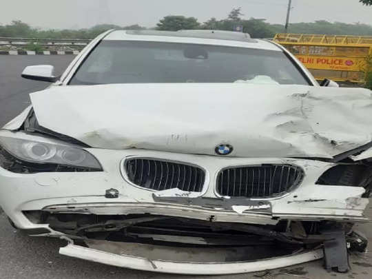 सागर के पूर्व विधायक की बेकाबू BMW कार ने कई वाहनों को मारी टक्कर, दिल्ली के गीता कॉलोनी फ्लाईओवर के पास हुआ हादसा 