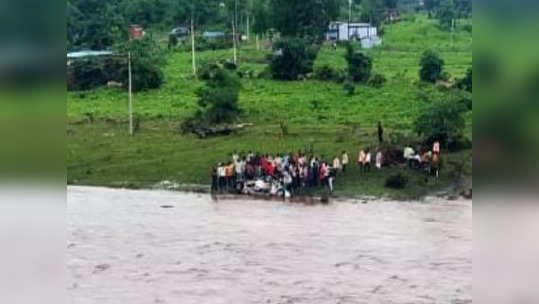 Flood News : श्रावणी सोमवारी महादेवाच्या दर्शनासाठी गेलेल्या दोन भाविकांवर काळाचा घाला