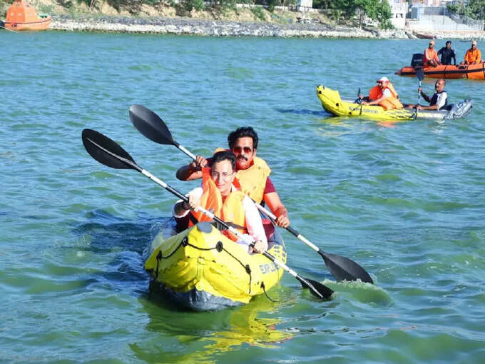 MP Ravi Kishan and Minister Jitin Prasad enjoying water sports MP Ravi Kishan and Minister Jitin Prasad enjoying water sports