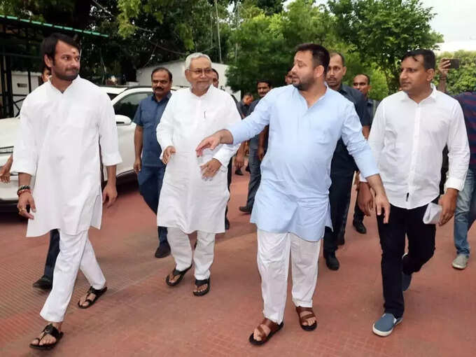 भतीजों के साथ चेहरे की चमक का मतलब समझिए