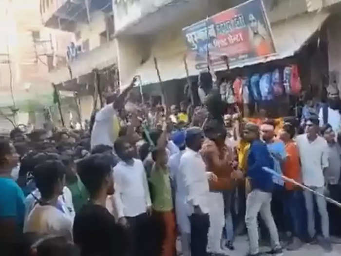 Jaunpur News: जौनपुर के मातमी जुलूस में लगे &#39;सर तन से जुदा&#39; के नारे, वीडियो वायरल हुआ तो पुलिस ने चार को किया अरेस्‍ट