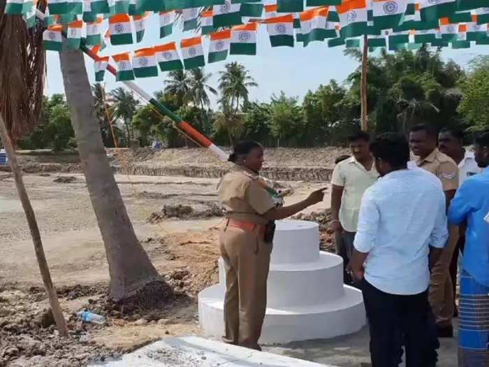 Thiruvarur National Flag Stage Damage