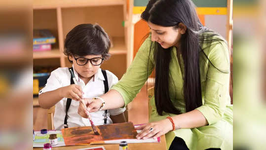 Smart Parenting Tips : यापेक्षा जास्त स्वातंत्र्य दिलं तर बिघडतील मुलं; आताच 'या' पद्धतीने मुलांना करा कंट्रोल