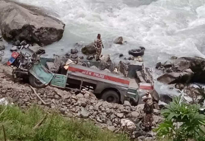 jammu and kashmir bus fell in valley accident1.