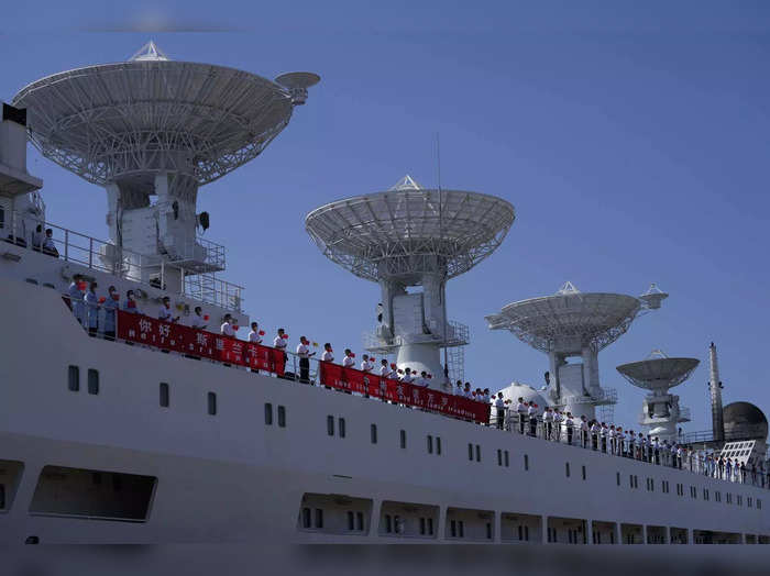 Chinese navy ship docks in Sri Lanka