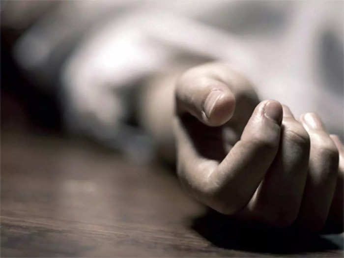 the dead body of the woman was lying in the house in jalgaon for three days