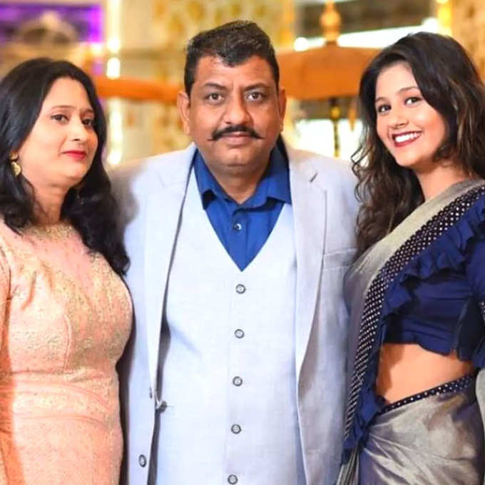 anjali arora with parents