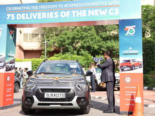 आजादी के 75वें सालगिरह पर सिट्रोएन दिल्ली शोरूम से 75 नई Citroen C3 कारों की डिलीवरी 