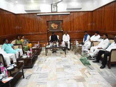 झारखंड में होगा सियासी खेला? UPA की बैठक से जेएमएम-कांग्रेस के 11 विधायक रहे नदारद, बहुमत के लिए जरूरी 42 MLA भी नहीं पहुंचे 