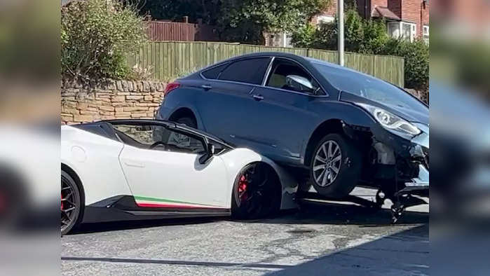 Hyundai i40 and Lamborghini Huracan Crash (PC : Twitter Video TheSun)