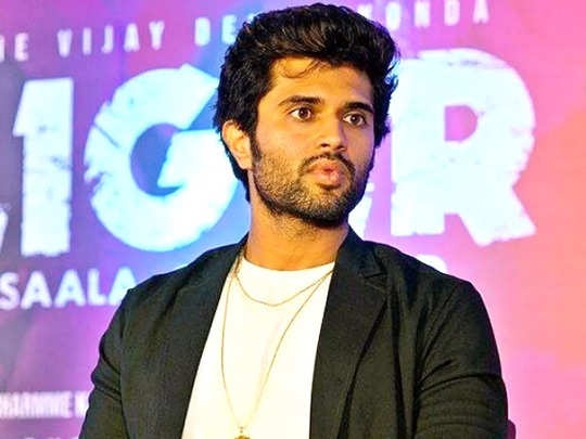 Vijay Deverakonda Now Afraid Of Boycott Bollywood Trend Now Narrating Story  - विजय देवरकोंडा के बदले सुर, 'बॉयकॉट बॉलीवुड' ट्रेंड से डरकर अब सुना रहे  स्ट्रगल की कहानी ...