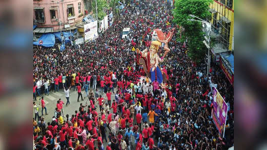 मुंबईत चिंतामणी मिरवणुकीत चेंगराचेंगरी; गर्दीचा गैरफायदा घेत मुली-महिला आणि पोलिसांना त्रास देण्याचा प्रयत्न