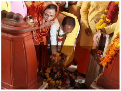दतिया पहुंचे CM शिवराज सिंह चौहान, पीतांबरा पीठ पर की पूजा-अर्चना, वनखंडेश्वर महादेव का किया जलाभिषेक