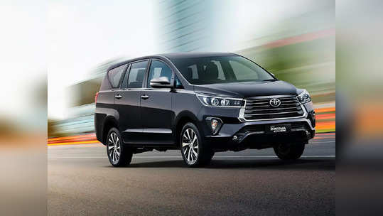 Toyota Innova Crysta खरेदी करण्यासाठी ग्राहकांच्या रांगा, अखेर कंपनीवर आली अशी वेळ