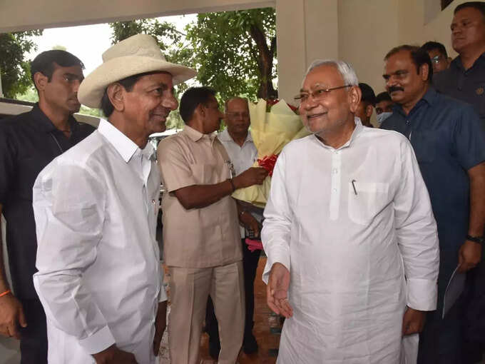 तुम इतना जो मुस्कुरा रहे हो... तुम इतना जो मुस्कुरा रहे हो...