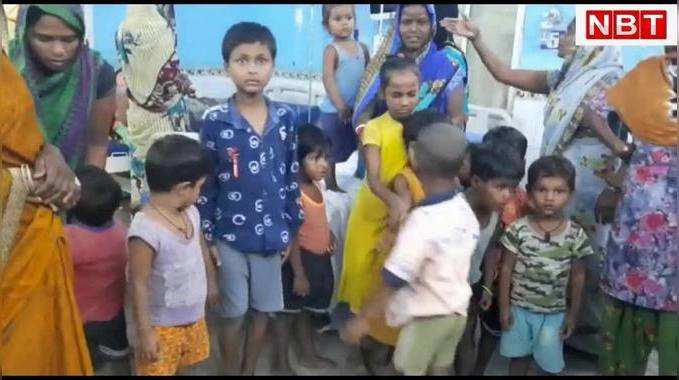 Gopalganj News: आंगनबाड़ी के MDM में मिली मरी हुई छिपकली, खाना खाने वाले दर्जनों बच्चो को कराया गया अस्पताल में भर्ती