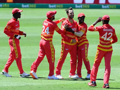 AUS vs ZIM: अपने ही घर में ढेर हुए ऑस्ट्रेलिया के शेर, जिम्बाब्वे ने तीसरे वनडे में चटाई धूल 