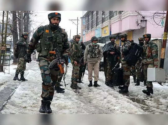 Jammu-Kashmir News: जम्मू कश्मीर के शोपियां में गोलियों से छलनी शव मिला, पुलिस ने शुरू की जांच 