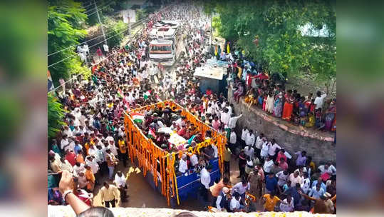 Dhule : अमर रहे.. अमर रहे... शहीद जवानाच्या अंत्यदर्शनासाठी लोटला लाखोंचा जनसमुदाय