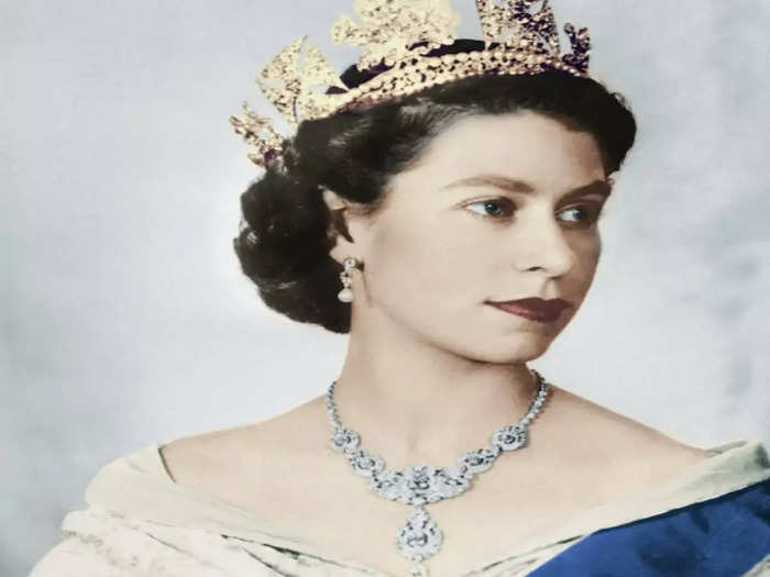 एक साम्राज्य जो प्यार के इर्द-गिर्द घूमता था... एलिजाबेथ के ब्रिटेन की महारानी होने की कहानी...!