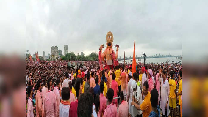 २४ तासांची मिरवणूक, हजारोंचा जनसागर, लालबागचा राजाचं गिरगाव चौपाटीवर भावपूर्ण विसर्जन