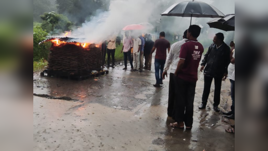 पुणेकरांवर चक्क रस्त्यावरच अंत्यसंस्कार करण्याची वेळ, कारण वाचून हादराल