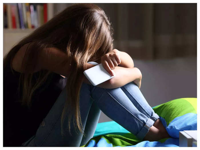 how social media affects teenage girls