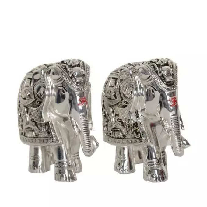 ​दो हाथियों के स्टेच्यू