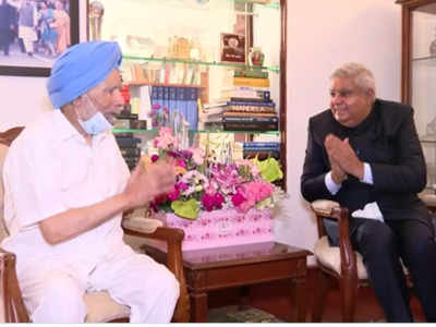 वीडियो: उपराष्ट्रपति जगदीप धनखड़ ने की पूर्व PM मनमोहन सिंह से मुलाकात, क्या रहा खास? 