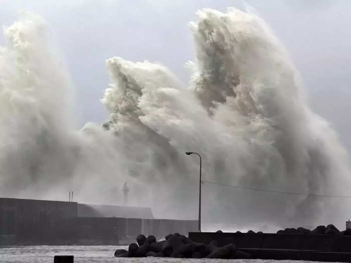 typhoon nanmadol news in hindi: 9 million people in japan lost their houses because of super typhoon